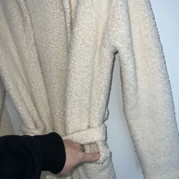 Barefoot Dreams Bamboo Robe children’s 10-12 years - Picture 4 of 13